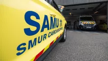 véhicule du SAMU devant le Centre Hospitalier de Carcassonne